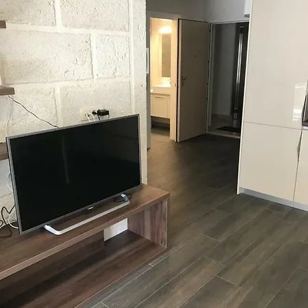 Modern New In * ماكارسكا