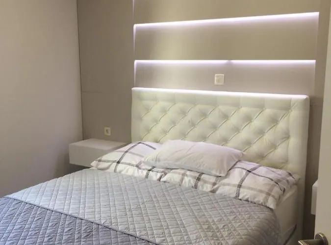 Modern New In * ماكارسكا