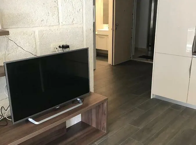 Modern New In * 마카르스카